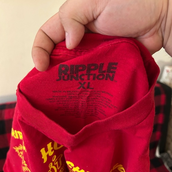 Ripple Junction red shirt XL / product shirt / statement shirt - Picture 2 of 3